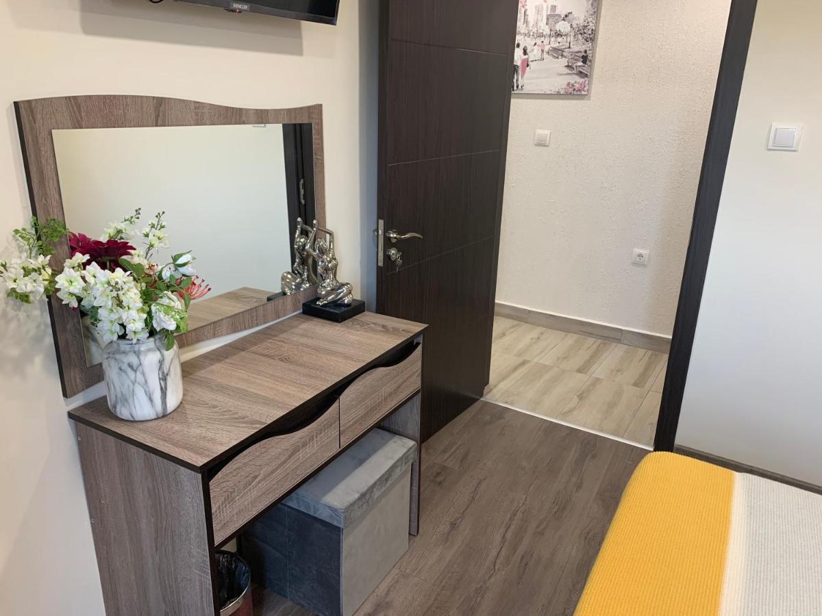 Apartment Zdravets 2, In The Heart Of The Old City Veliko Tárnovo Exterior foto